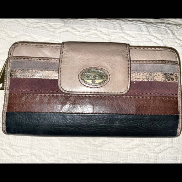 Fossil Handbags - Lovely Fossil Wallet Neutral Metallic Gorgeous Color Pallet.